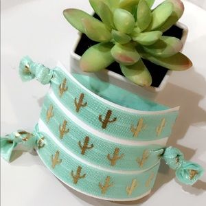 ❤️Cute❤️Trendy Mint Cactus No Pull Hair Ties